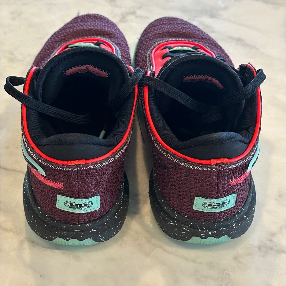 Nike LeBron XX SE ‘Night Maroon’ - Picture 3 of 6